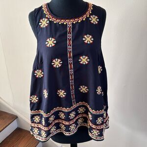 Harlyn navy crepe embroidered accent sleeveless top. Small.
